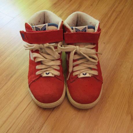 Červené tenisky, next,31