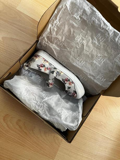 Kvietkované látkové balerínky, baťa,29