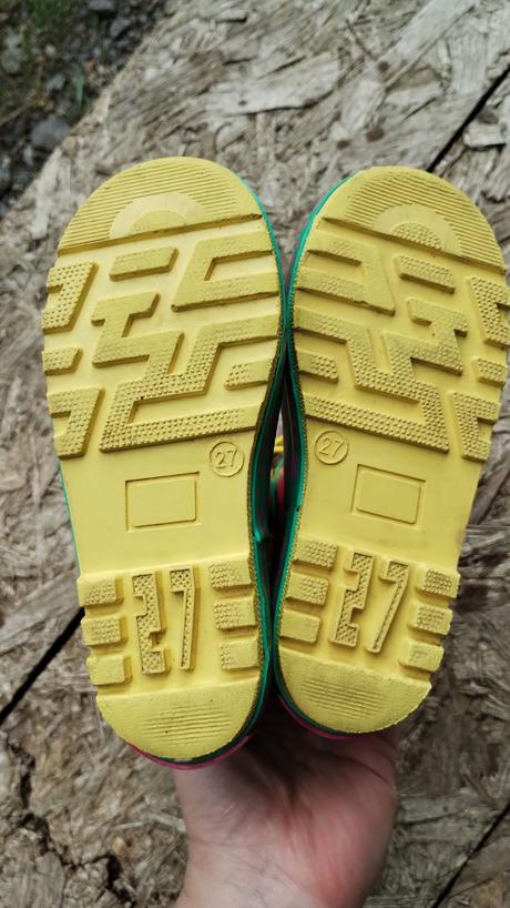 Gumáky pidilidi, 27