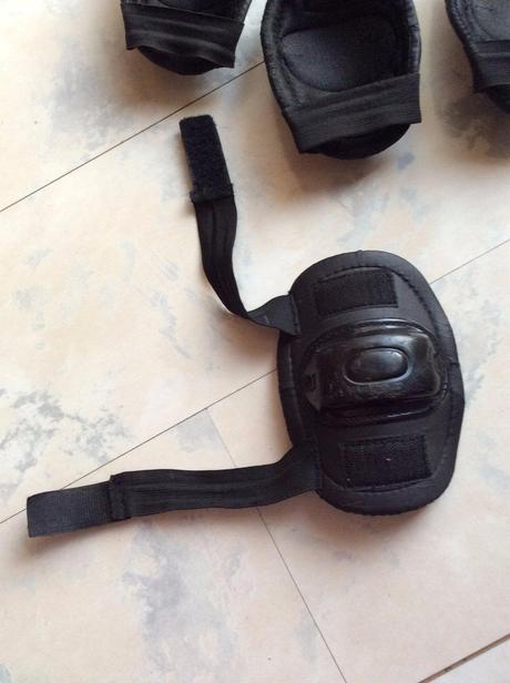 Chrániče na kolená a lakte,