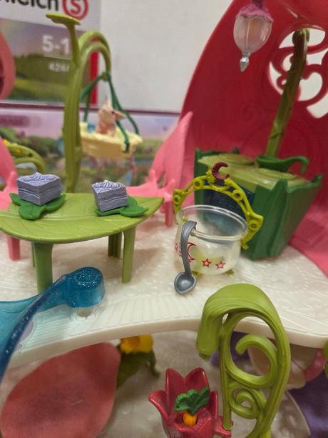 Schleich trblietajúci kvetinový dom 42445, 