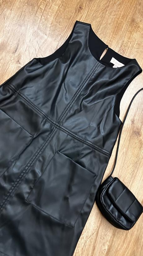 Koženkove šaty, 134