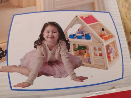 Drevený domček pre bábiky, 