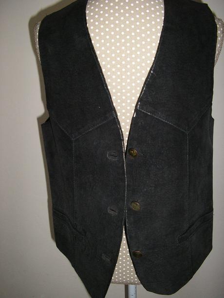 963. čierna vesta, s