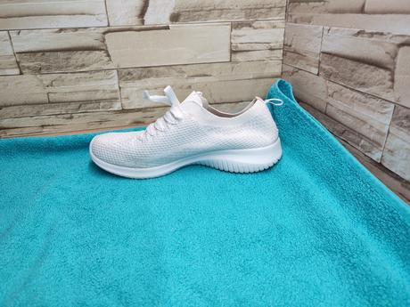 Skechers 37 - dámske biele našuchovacie tenisky, skechers,37