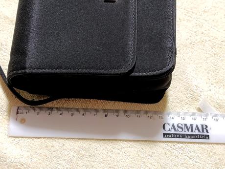 Menšia dámska priestranná kabelka, 