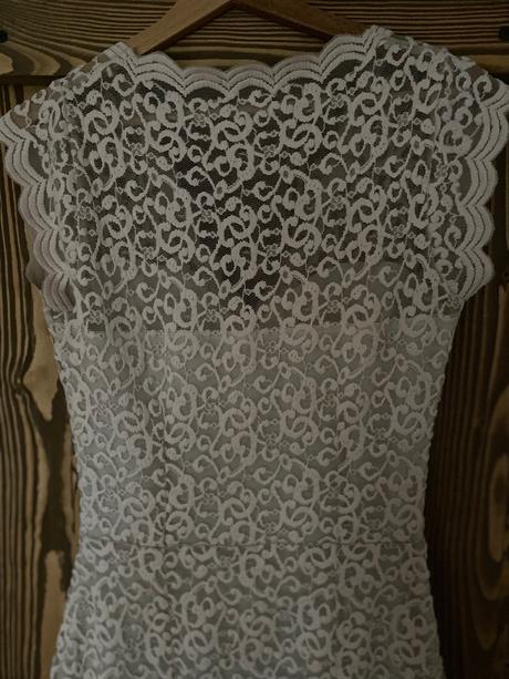 Spoločenské šaty s vyšívanou čipkou, m