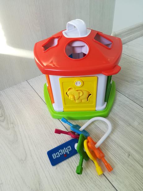 Vkladačka domček s kľúčmi a figúrkami, 