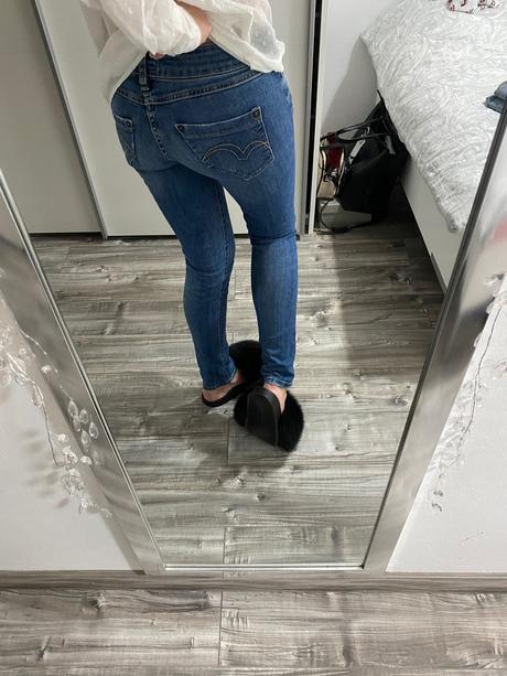 Devergo džínsy, 26