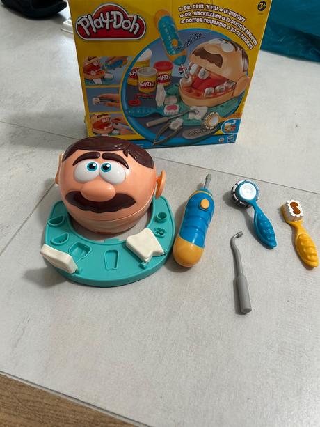 Zubar s plastelinou play-doh zubár drill 'n fill, 