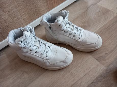 Botasky, reserved,29