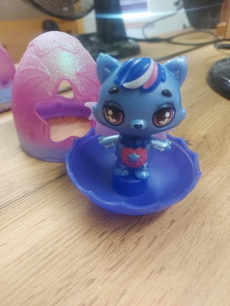 Svietiaca mačička, 