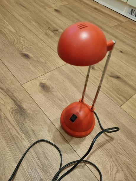 Lampicka na pisaci stol-dsrujem,