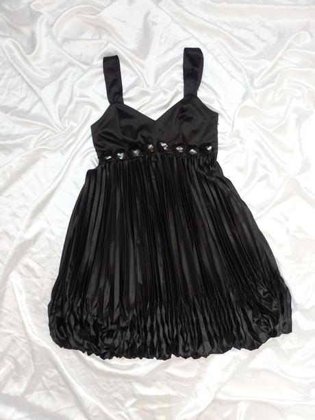 Kvalitne velmi pekne saty na slavnost, 36