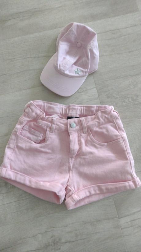 Kraťasy + šiltovka, takko,146