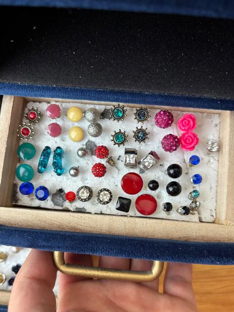 Náušnice farebné bižu, 