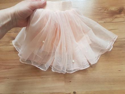 Krásna nariasená sukňa s perličkami, 98