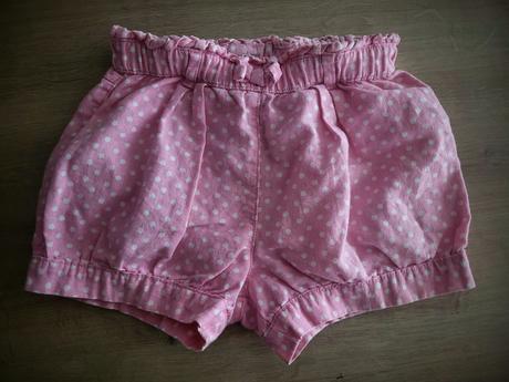 Peknučké kraťasky s bodkami, 104
