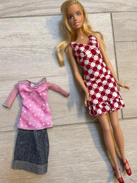 Barbie s náhradným oblečením, 
