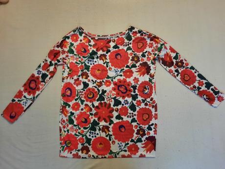 Krásne tričko s kvetinovým vzorom, 