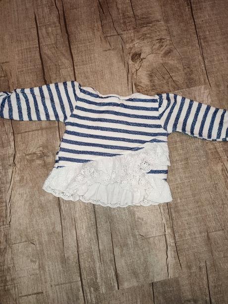 Krásny svetrík s čipkou, 62