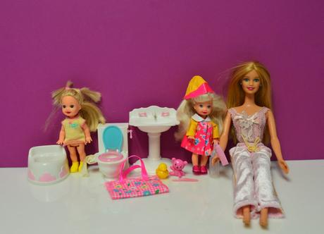 Barbie a bábiky shelly kelly, 