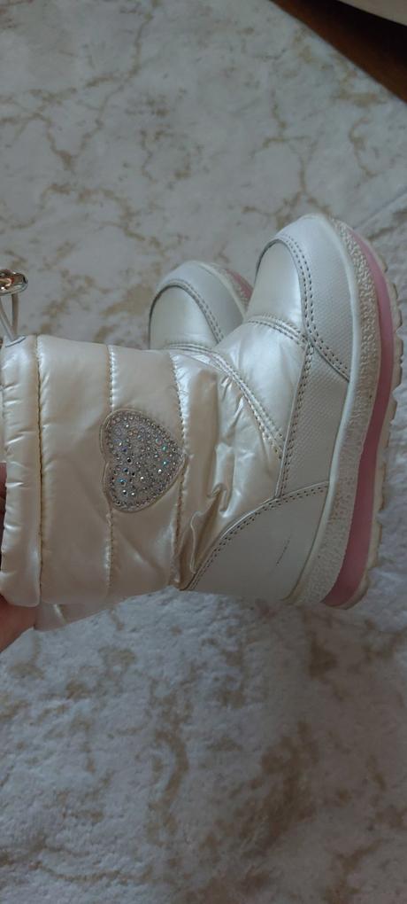 Krásne perletove zimné snehulky, 26