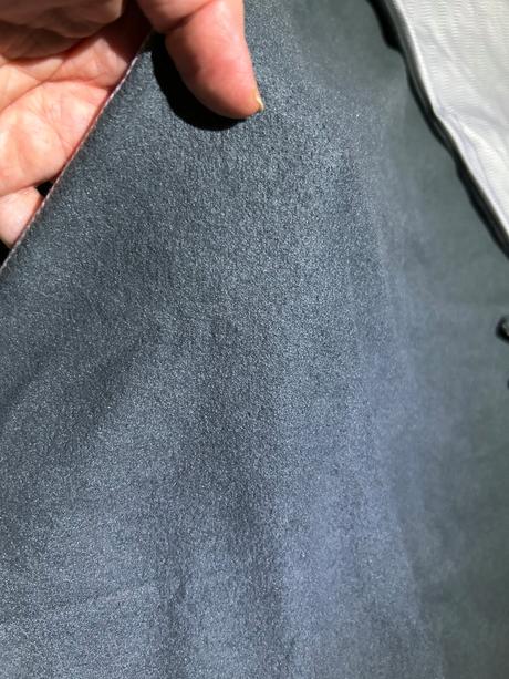 Hrejivá trojuholníková šatka,