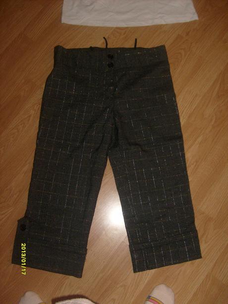 Elegantne nohavice trojstvrtove, 40