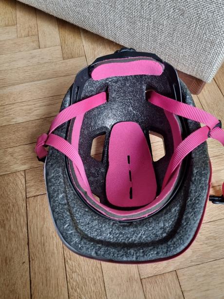 Dievčenská prilba, s