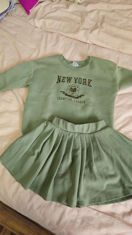 Komplet mikina a sukňa, 128