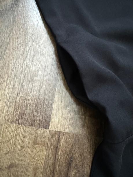 Elegantné čierne šaty, s