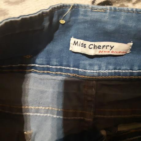 Dámske krátke nohavice, 26