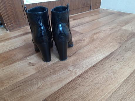 Kotnikové topanky, 38