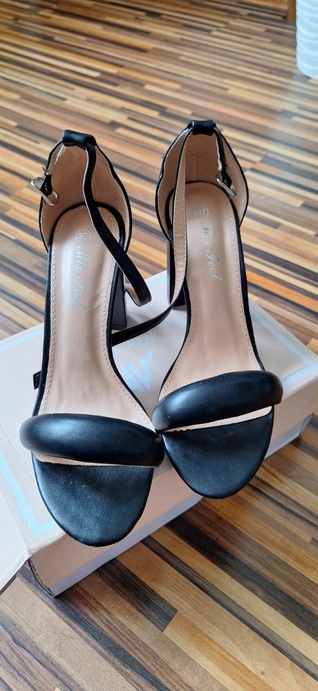 Sandále na podpätku, 37