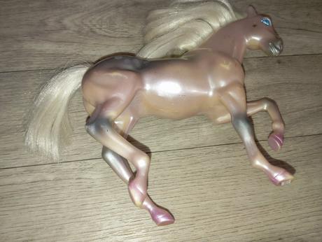 Bábika, dieťa a 2 kone, 