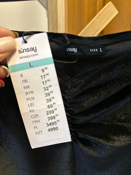 Malé čierne šaty, sinsay,l