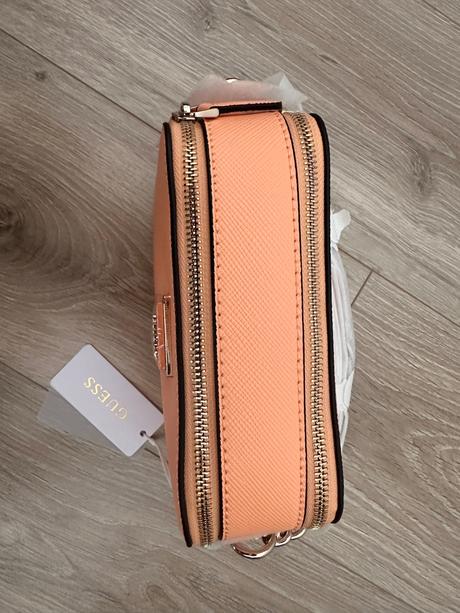 Kabelka guess, guess