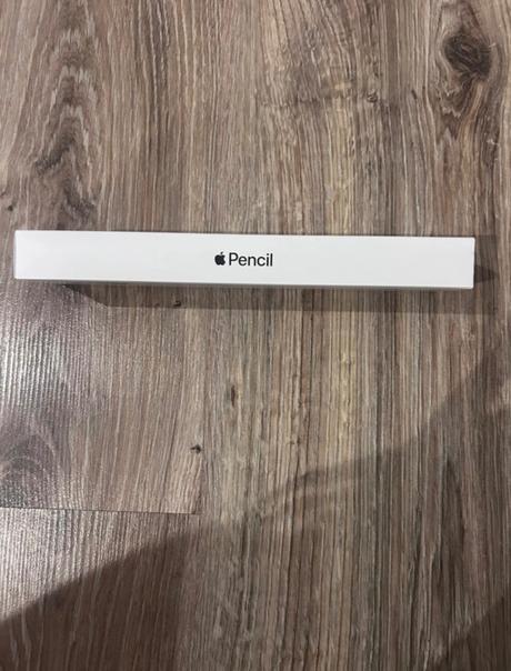 Apple pencil, apple