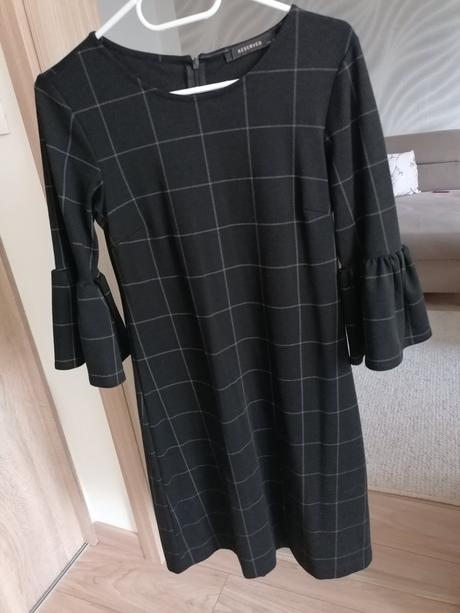 Saty so zvoncovymi rukavmi, reserved,s