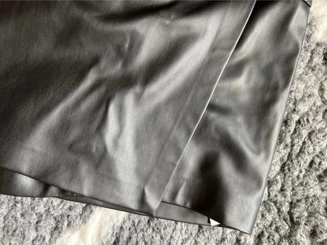 Čierny koženkový skort zara nový, zara,s