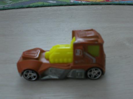 Auto meniace farbu, 
