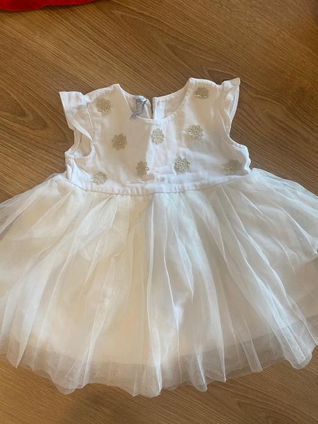 Slávnostné šaty, 80