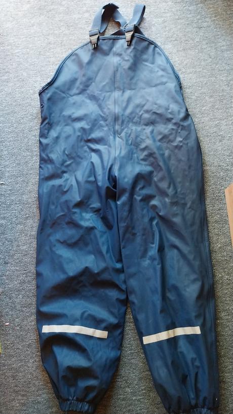 Nohavice do dazda, 122