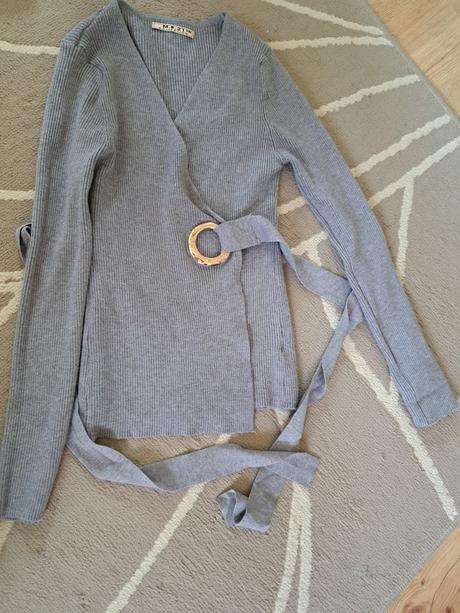 Zavinovačka svetrík, s