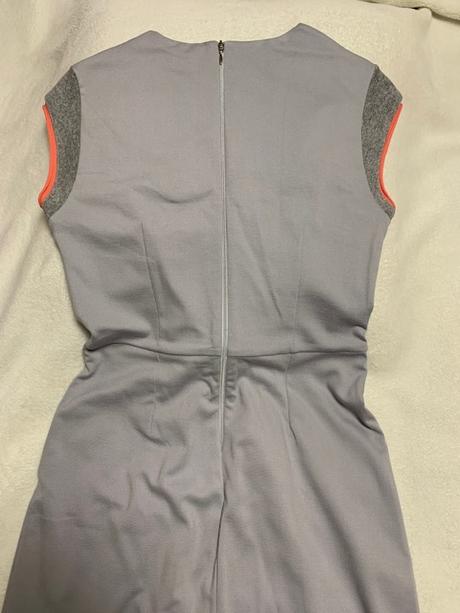 Šaty s oranžovým nápisom zn. magenta, m