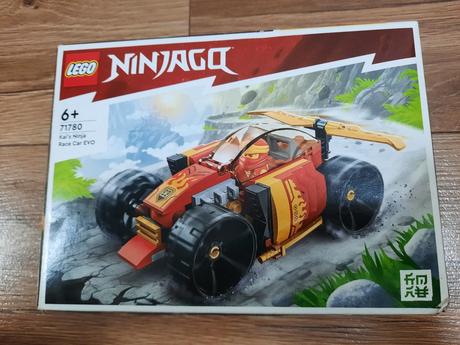 Lego ninjago- pretekárske auto, 