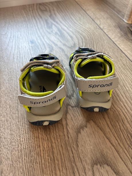 Sandálky, sprandi,22