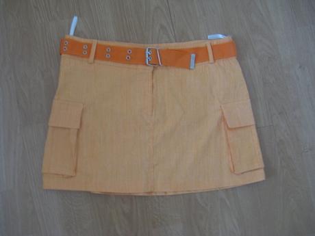 Oranžová sukňa, 40