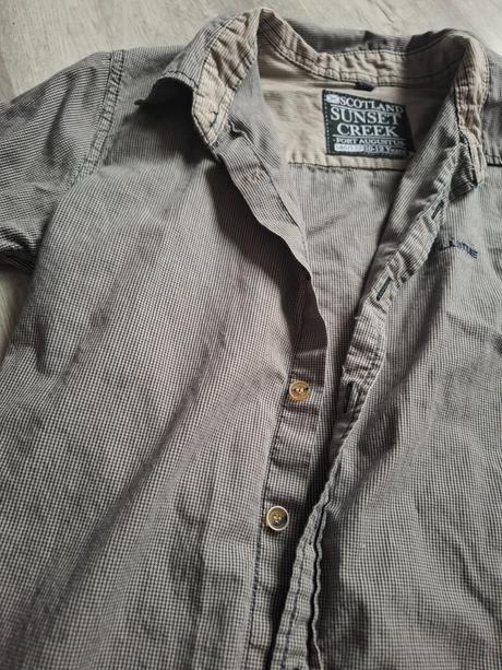 Kockovaná košeľa, 146